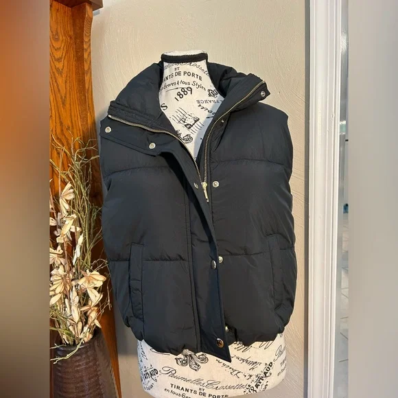 NWT🌷LOFT Black Puffer Vest - Picture 3 of 6